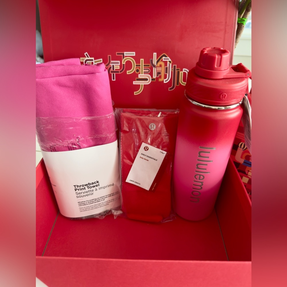 Lululemon Gift Set- Water Bottle, Pouch, Towel, Hair Ties, Socks + - Picture 3 of 10